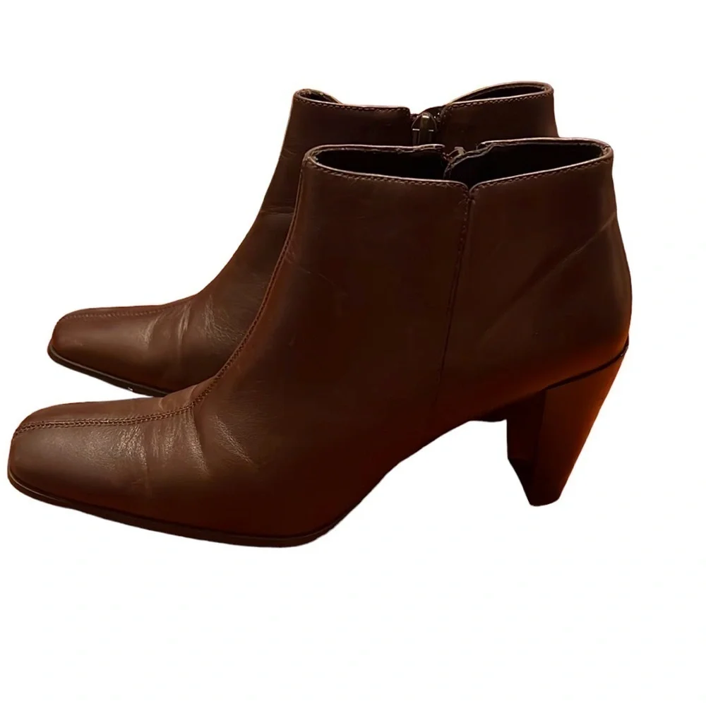 Hillard & Hanson Brown Leather Booties